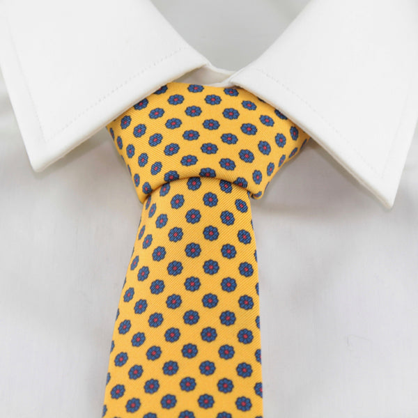 Cravate en popeline de soie jaune motif fleurs