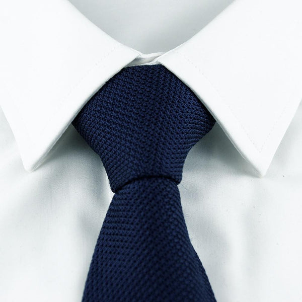 Cravate en grenadine de soie bleu marine