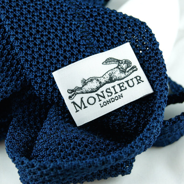 Cravate en tricot de soie bleu marine