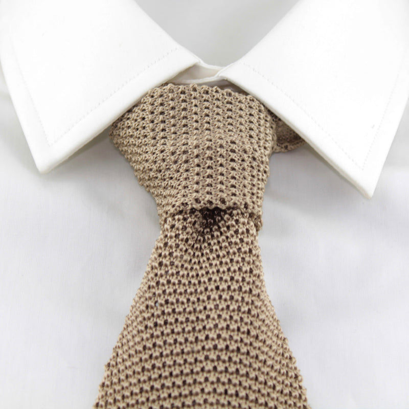 Cravate en tricot de soie beige