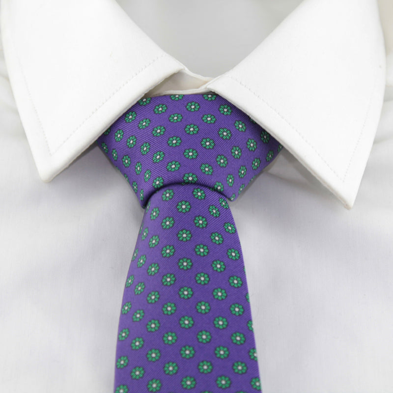 Cravate en popeline de soie violette motif fleurs