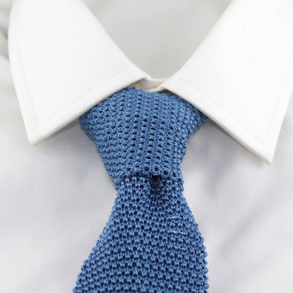 Cravate en tricot de soie bleu lilas