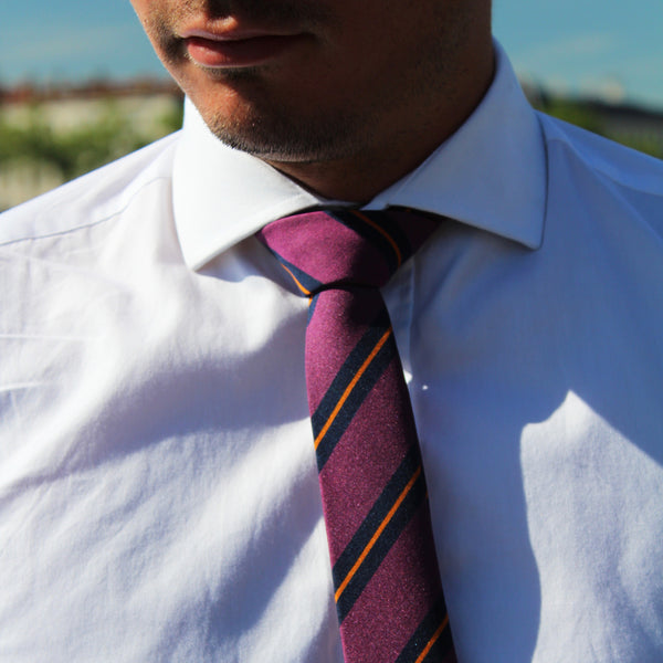 Cravate en popeline de soie violette motif club